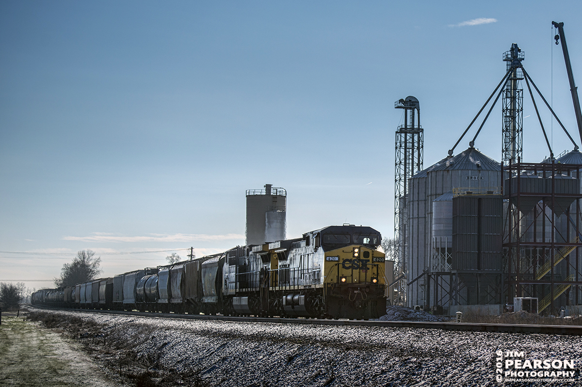 January 11, 2016 - CSX Q586 passes the new food grade canola plant as it heads north through Trenton, Ky on the Henderson Subdivision. - Tech Info: 1/4000 | f/4.5 | ISO 140 | Lens: Nikon 70-300 @ 82mm with a Nikon D800 shot and processed in RAW.