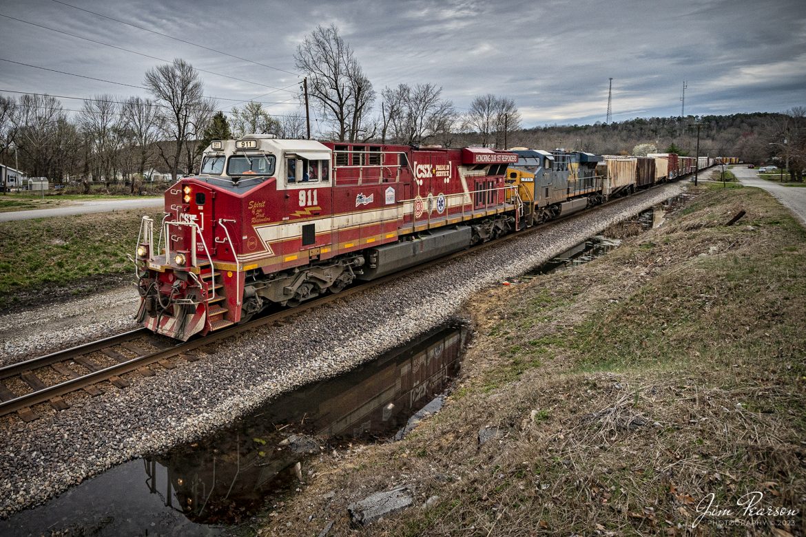 CSX M648 passes through Mortons Gap