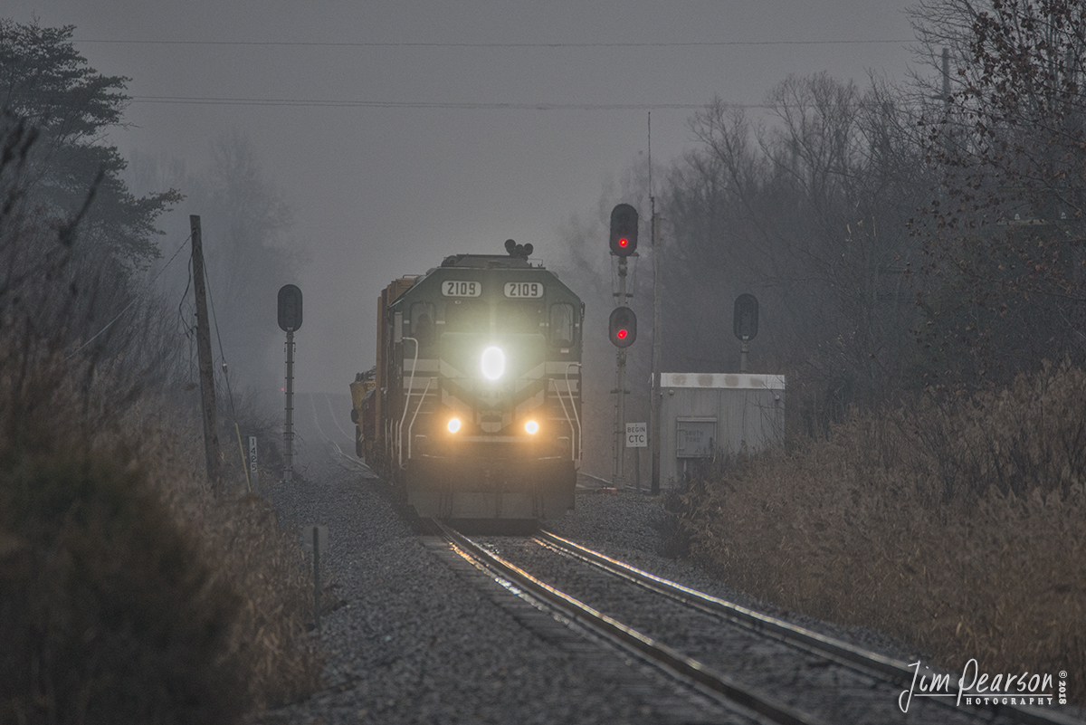 December 20, 2018 - Paducah and Louisville 2109 leads the local from Louisville as it passes the south end of the Pond River Siding at Madisonville, Ky as it heads south through the fog. - #jimstrainphotos #kentuckyrailroads #trains #nikond800 #railroad #railroads #train #railways #railway #pal #palrailway