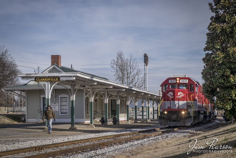 RJ Corman’s Cumberland City local passes the old L&amp;N Railroad Station