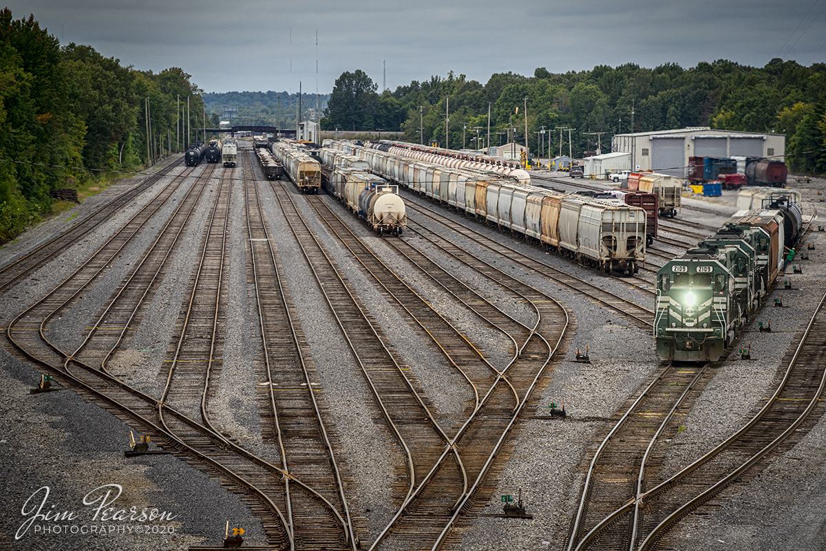 September 24, 2020 - Paducah and Louisville Railway (PAL) 2109 and its crew work their yard at Paducah, Kentucky as early signs of fall begin to appear in the trees.

Tech Info: Full Frame Nikon D800, RAW, Nikon 70-300 @ 180mm, f/5, 1/1000, ISO 450.