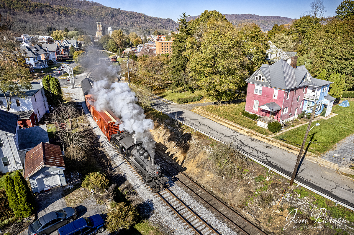 Everett Railroad 11 pulls out of downtown Roaring Spring, Pennsylvania