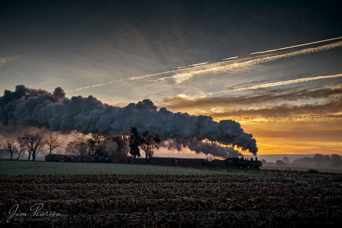 Norfolk & Western Steam Locomotive 475 heads west on the Strasburg ...