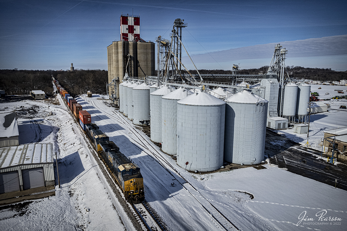 CSX I025 Southbound Through The Snow At Hopkinsville Ky Jim Pearson   WEB 01.07.22 Drone CSX I025 SB At Skyline Drive Hopkinsville KY 