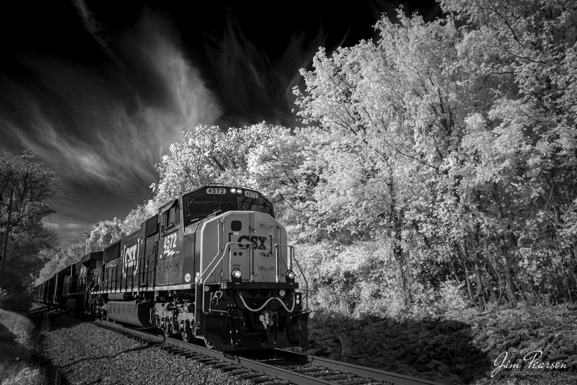 Today we have an infrared shot of CSXT 4572 leading the Hopkinsville Local (L391) as it heads north to CSX Atkinson Yard at Madisonville, Kentucky on October 7th, 2022, to do its work there before returning to Casky Yard at Hopkinsville, KY.

Tech Info: Fuji XT-1, RAW, Converted to 720nm B&W IR, Nikon 10-24 @ 18mm, f/4.5, 1/250, ISO 200.

#trainphotography #railroadphotography #trains #railways #jimpearsonphotography #infraredtrainphotography #infraredphotography #trainphotographer #railroadphotographer