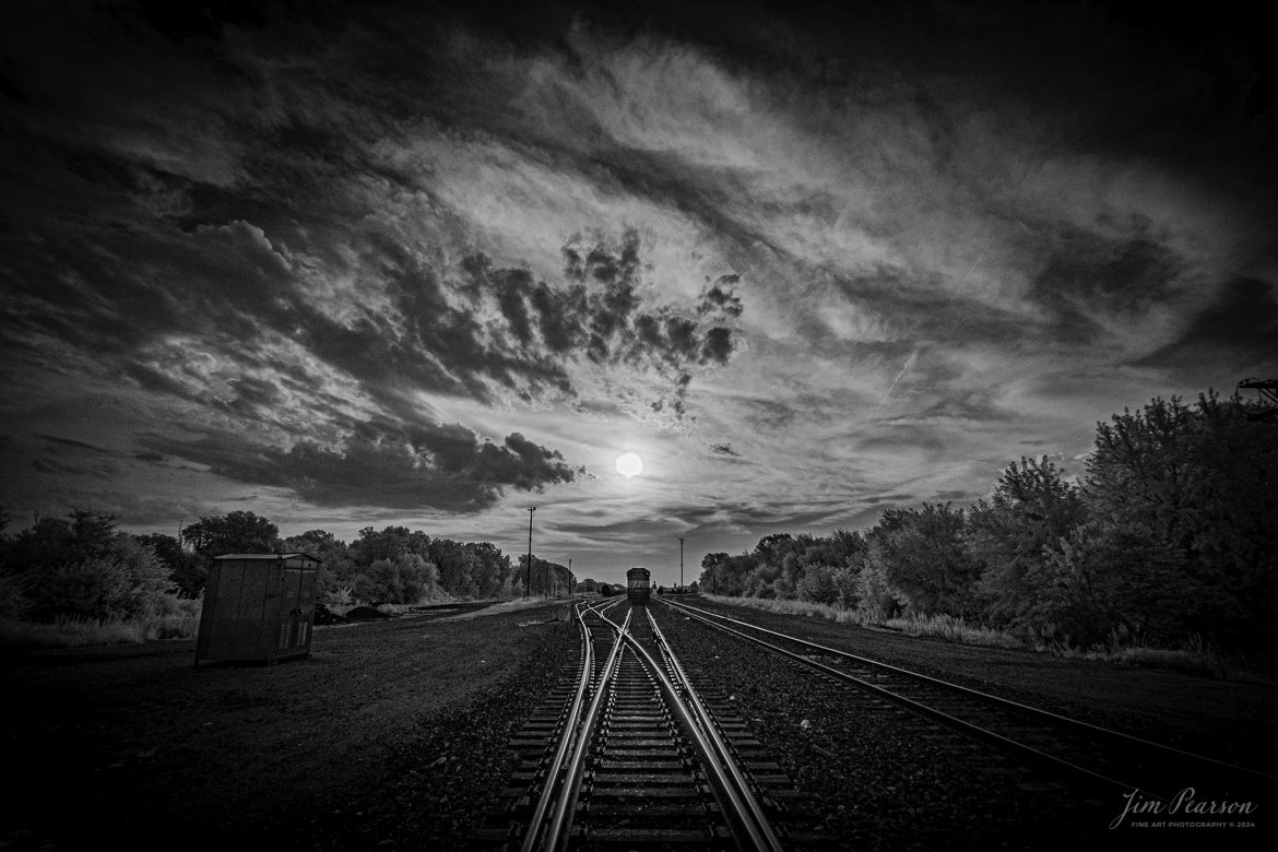 In this week’s Saturday Infrared Photo, Norfolk Southern 4723 heads up a westbound freight as it sits in the yard at Frankfort, Indiana on August 30th, 2024, as the sun begins to rise in the east as it waits for a crew to take it west on the NS Frankfort Branch.

Tech Info: Fuji XT-1, RAW, Converted to 720nm B&W IR, Nikon 10-24 @ 10mm, f/4, 1/4000, ISO 200.

#trainphotography #railroadphotography #trains #railways #jimpearsonphotography #infraredtrainphotography #infraredphotography #trainphotographer #railroadphotographer #csxrailroad #infraredphotography #trending