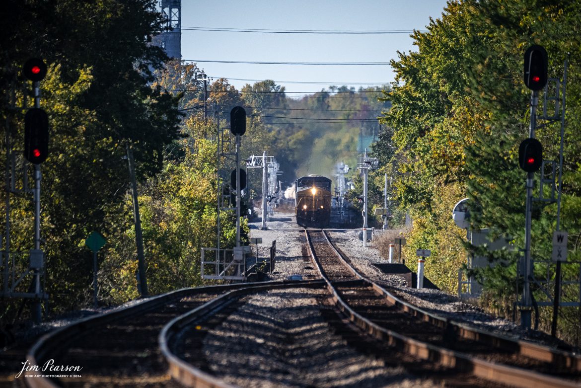 CSX M498 splits the signals at the south end of Latham Siding as they head north on the CSX Henderson Subdivision at Hopkinsville, Ky, on October 22nd, 2024.

Tech Info: Nikon D800, RAW, Sigma 150-600 @440mm, f/6, 1/4000, ISO 2000.

#trainphotography #railroadphotography #trains #railways #trainphotographer #railroadphotographer #jimpearsonphotography #onecsx #csxt