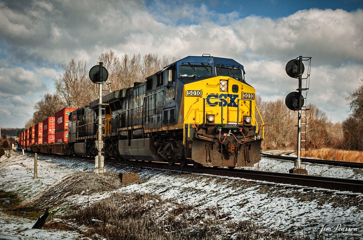 January 14th, 2006 – CSXT 5010 leads intermodal Q129 southbound as it spits the signals at Mortons Junction, Mortons Gap, Kentucky on the CSX Henderson Subdivision.

Tech Info: Nikon D2H, RAW, Sigma 24-70 @ 34mm, f/9, 1/320, ISO 250.

#railroad #railroads #train, #trains #railway #railway #steamtrains #railtransport #railroadengines #picturesoftrains #picturesofrailways #besttrainphotograph #bestphoto #photographyoftrains #bestsoldpicture #JimPearsonPhotography