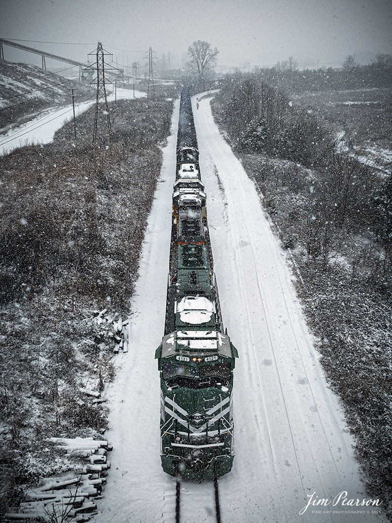 Paducah and Louisville Railway 4121 heads up a coal train as they load the tail end of their train at the Warrior Coal Loop outside of Nebo, Kentucky on January 10th, 2025, during a heavy snowfall.

Tech Info: DJI Mavic 3 Classic Drone, RAW, 22mm, f/2.8, 1/1000, ISO 100.

#trainphotography #railroadphotography #trains #railways #trainphotographer #railroadphotographer #jimpearsonphotography #PaducahandLouisvilleRailway #trainsinthesnow