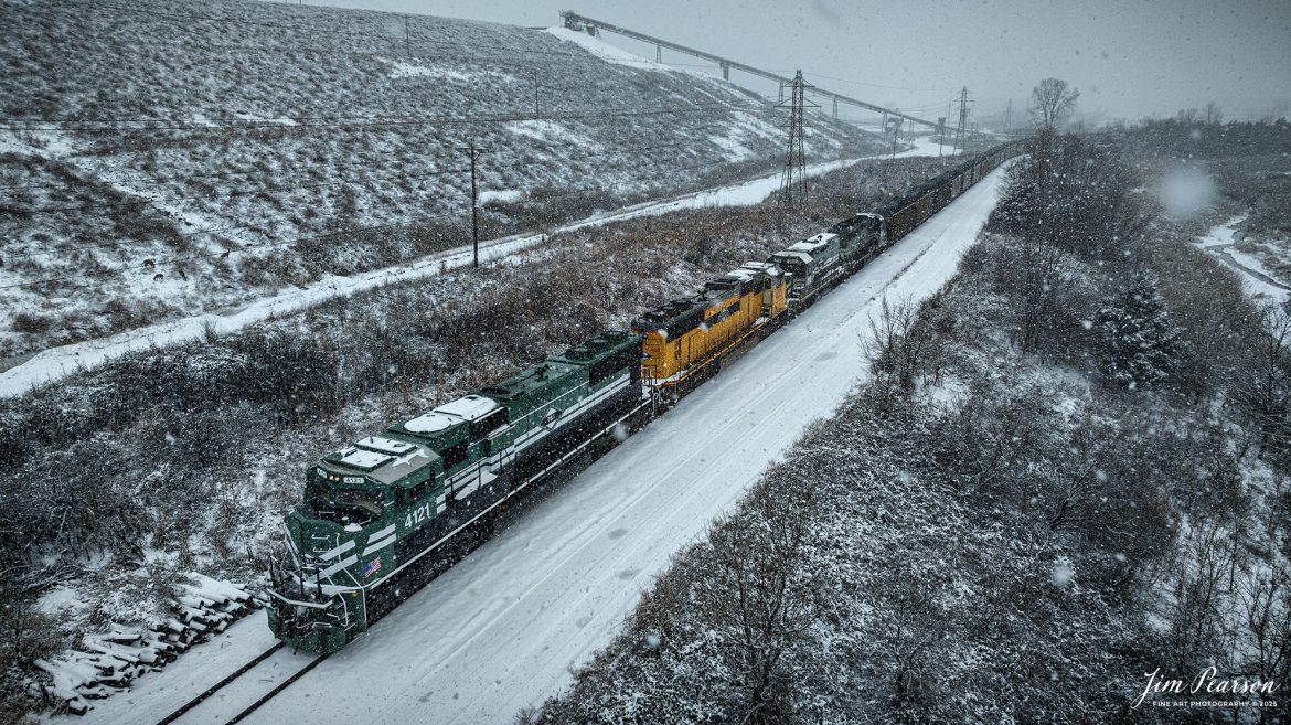 Paducah and Louisville Railway 4121 heads up a coal train as they load the tail end of their train at the Warrior Coal Loop outside of Nebo, Kentucky on January 10th, 2025, during a heavy snowfall.

Tech Info: DJI Mavic 3 Classic Drone, RAW, 22mm, f/2.8, 1/1000, ISO 100.

#trainphotography #railroadphotography #trains #railways #trainphotographer #railroadphotographer #jimpearsonphotography #PaducahandLouisvilleRailway #trainsinthesnow