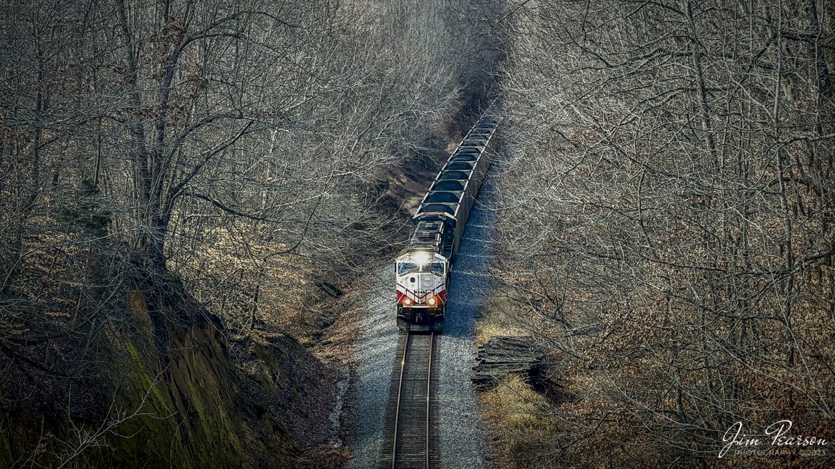 Paducah and Louisville Railway University of Louisville locomotive 2013 approaches the US 70 overpass, near Bremen, Kentucky as it heads north with a load of coal for the Louisville, Gas and Electric power plant, outside of Louisville, Kentucky on January 19th, 2023.

Tech Info: iPhone 14 Pro, 6.9 (24mm) Lens at 4x Zoom, f/1.8, 1/90, ISO 20, in 4K video Mode.

#trainphotography #railroadphotography #trains #railways #iphonephotography #trainphotographer #railroadphotographer #jimpearsonphotography #coaltrain #pal #kentuckytrains #paducahandlouisvillerailway #iphone14pro